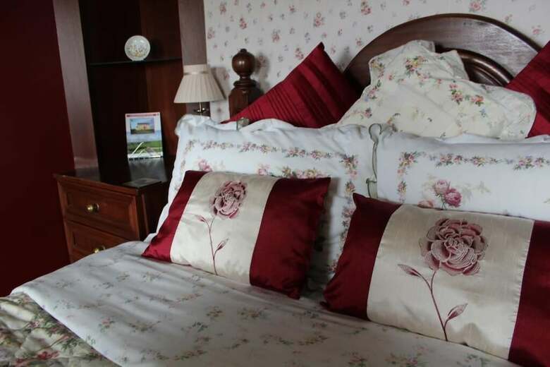Bed & Breakfast Carnalbanagh House