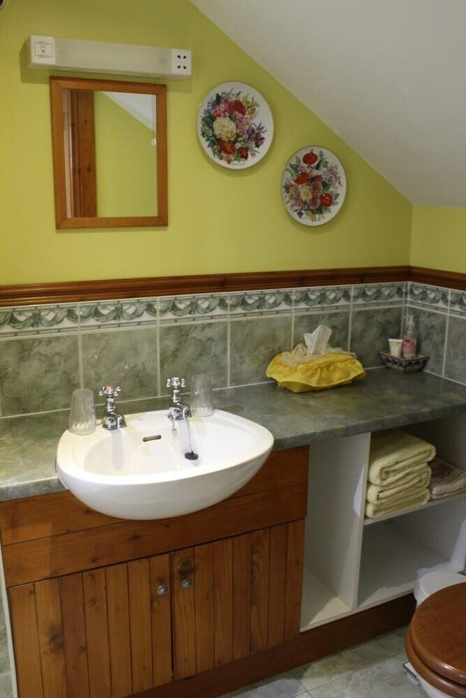 Bed & Breakfast Carnalbanagh House