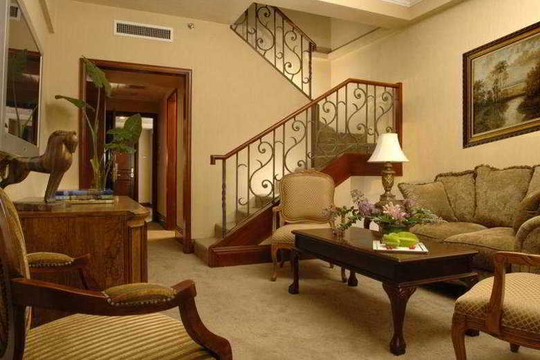 Hotel Howard Johnson Regal Court