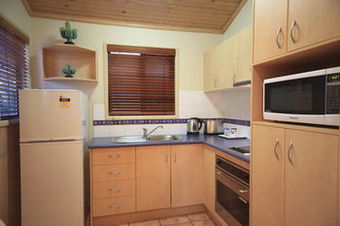 Cabana Ashmore Palms Holiday Village
