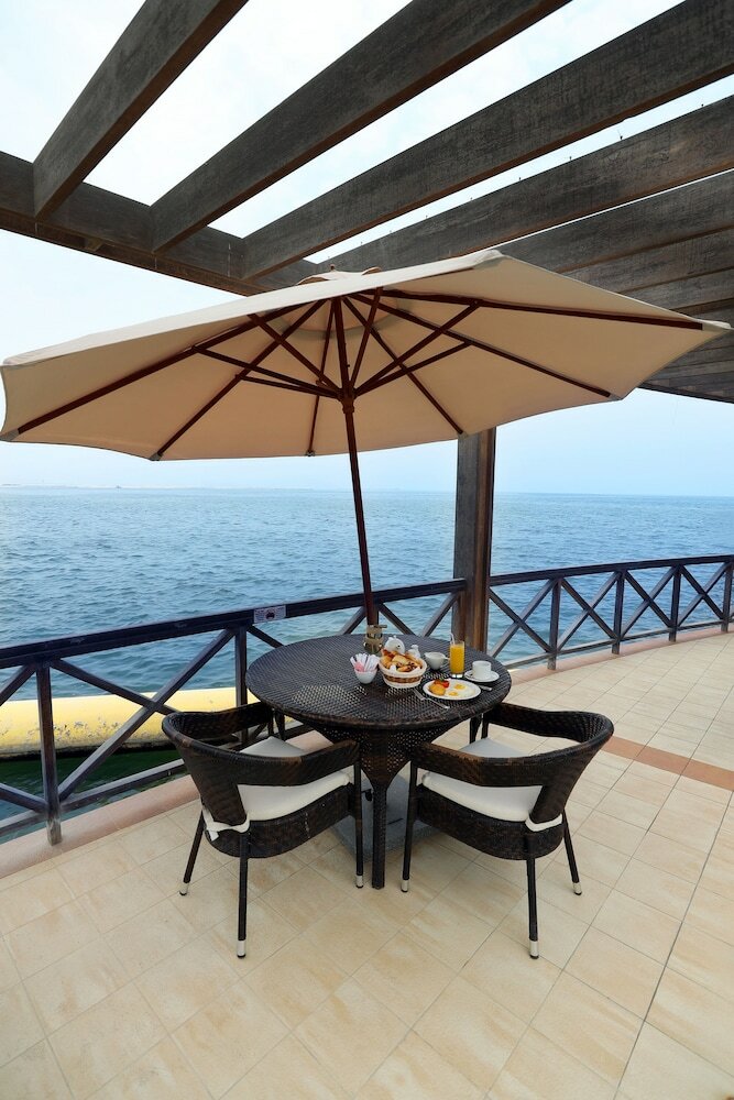 Al Bander Hotel & Resort