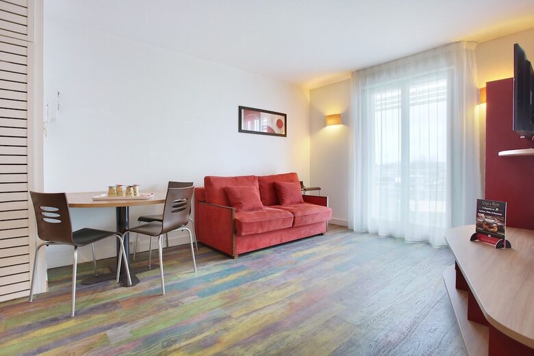 Hotel Suite Home Saran