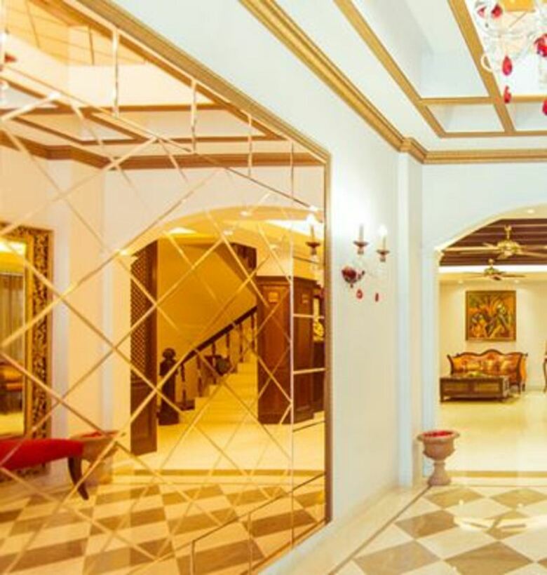 Hotel Clark International