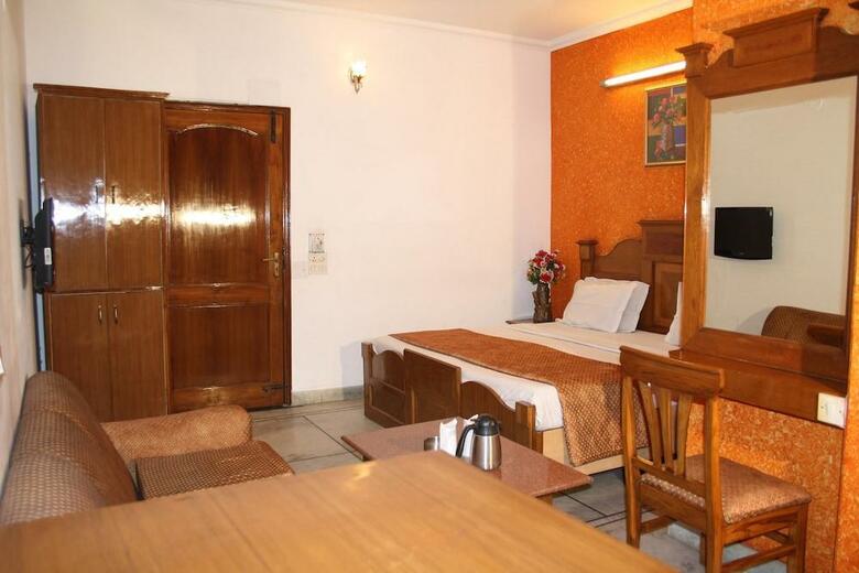Hotel Rahul Palace