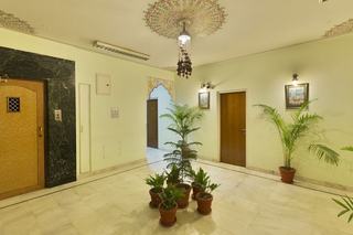 Hotel Sarang Palace
