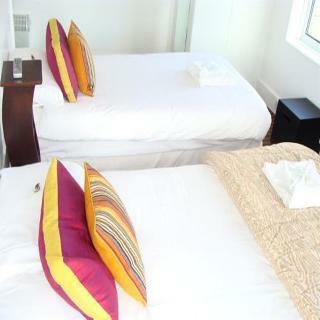 Bonnington Beach Hotel