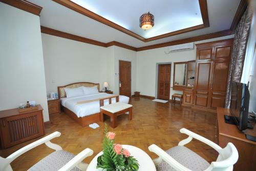Hotel Myitkyina Palm Spring Resort