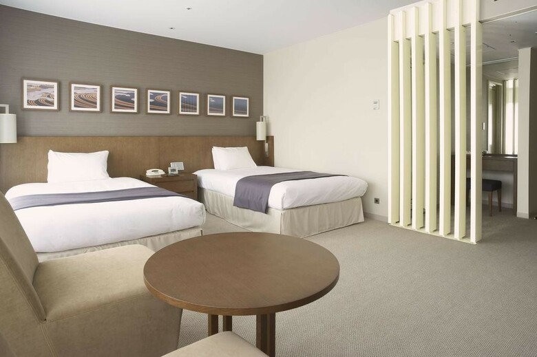 Keio Plaza Hotel