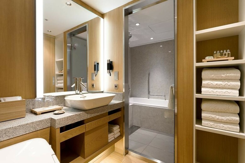 Keio Plaza Hotel
