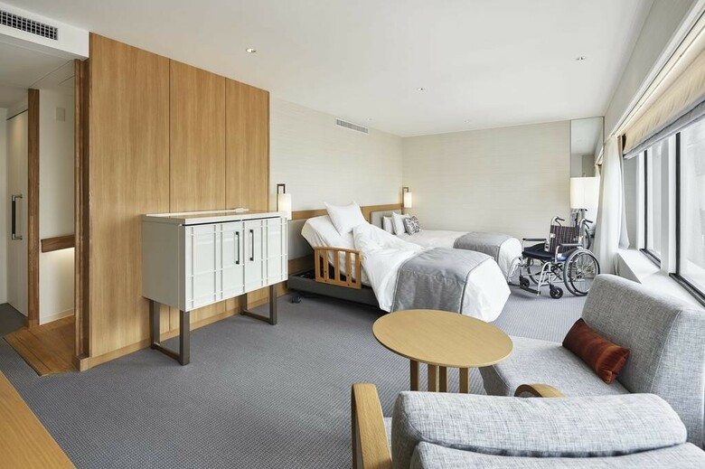 Keio Plaza Hotel