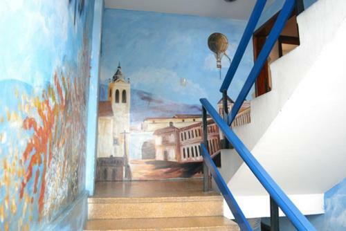 Hostal The Quito Guest House With Yellow Balconies