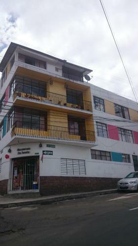 Hostal The Quito Guest House With Yellow Balconies