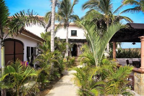 Posada Cerritos Beach Inn