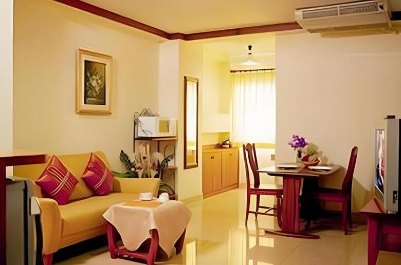 Howard Square Boutique Hotel
