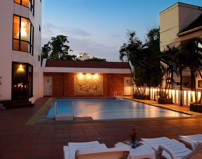 Hotel C H
