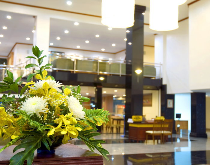 Hotel C H