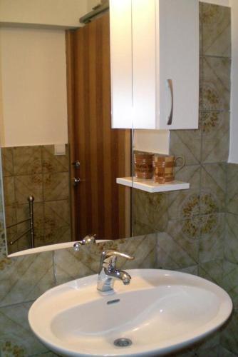 Apartments By The Sea Stanici (Omis) - 650