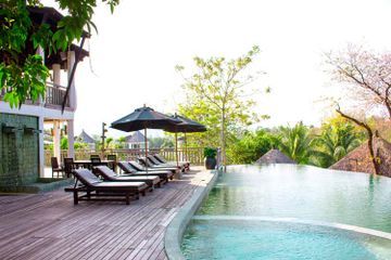 Hotel Aana Resort And Spa