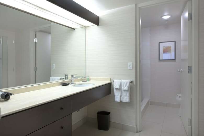 Hotel Cambridge Suites Toronto