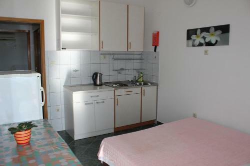 Hostal Apartments By The Sea Duce (omis) - 2737