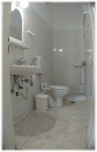 Aeolus Apartments & Studios
