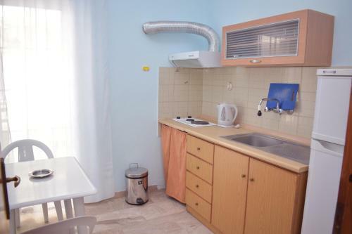 Ainalis Apartments