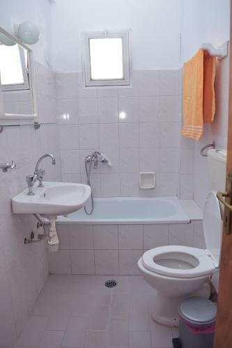 Ainalis Apartments