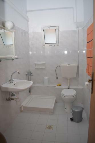 Ainalis Apartments