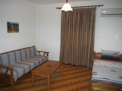 Dimitra's Apartments