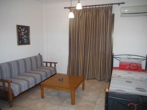 Dimitra's Apartments