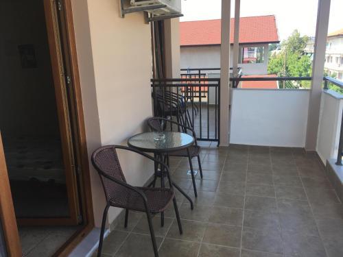 Dimitra's Apartments