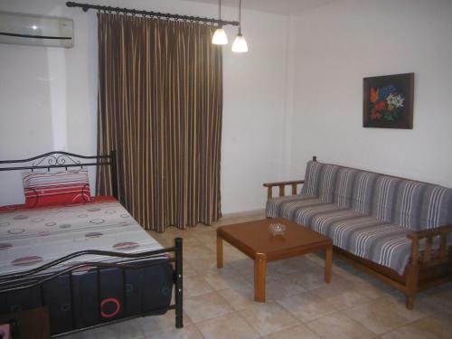 Dimitra's Apartments