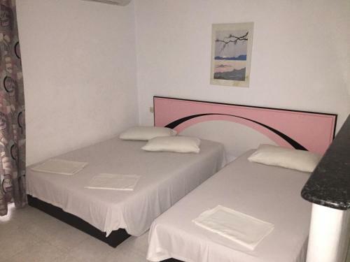 Dimis Studios And Apartments
