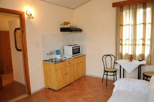 Hostal Topakas House