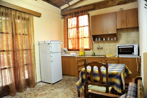 Hostal Topakas House