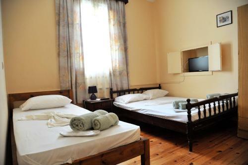 Hostal Topakas House