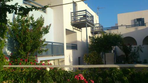 Hostal Blue And White