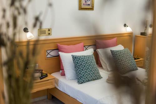 Artemis Hotel