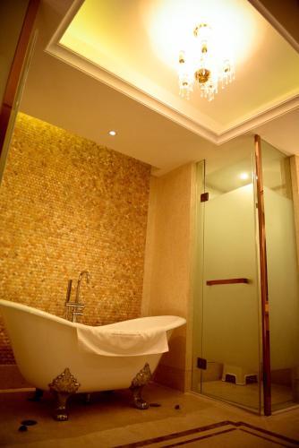 Kunlun Hotel Zhongxin Street