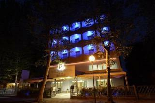 Parador Hotel Residence