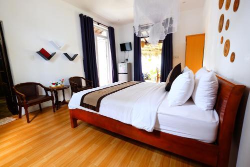 An Bang Sunrise Beach Bungalow