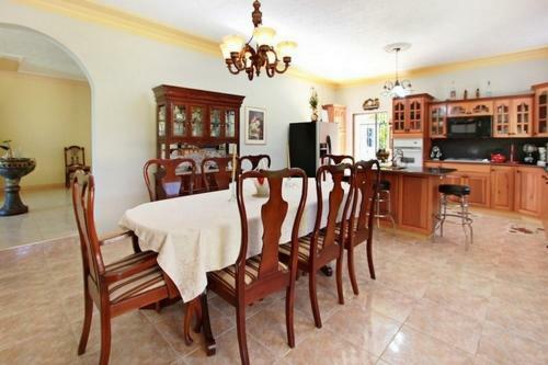 Valencia Villa