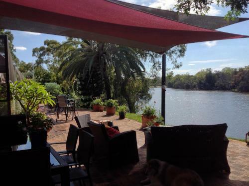 Riverfront71 B&B