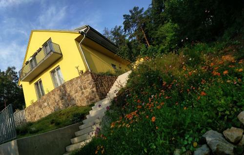 Hostal Mezi Stromy