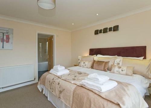 Ferry Marina Cottages