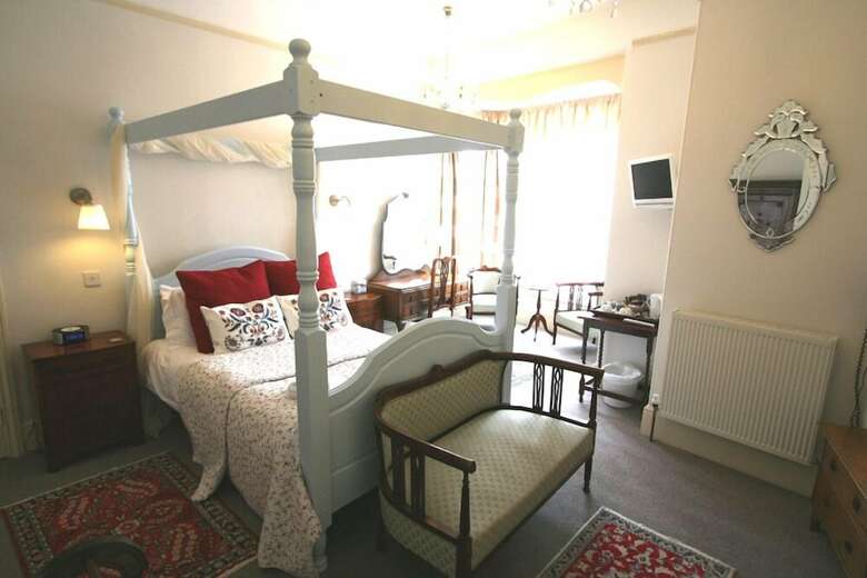 Bed & Breakfast Glencree House