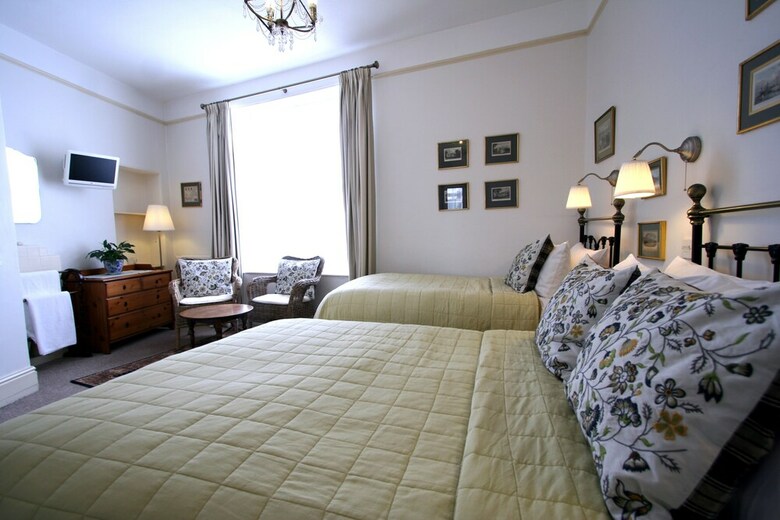 Bed & Breakfast Glencree House