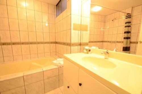 Hotel Asvea Inn