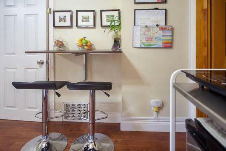 Hostal Rooms Within Toronto