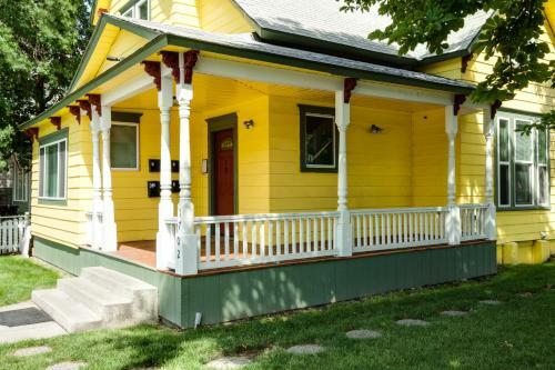 Maple Leaf Manor Furnished Apartments